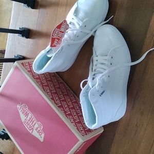 NWT Sz 8.5 High Top Vans